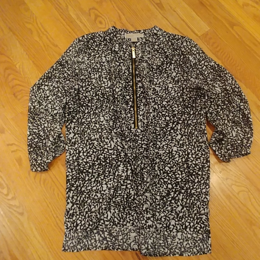 💗CLOSET CLEAR OUT💗
Michael Kors Women's Blouse
Size 4